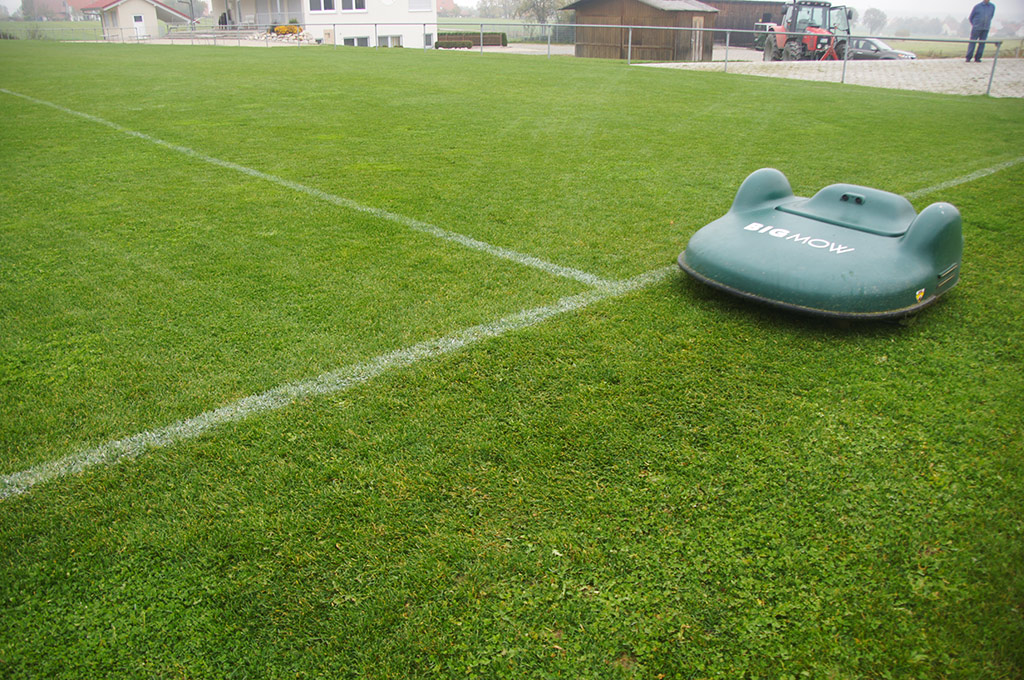 Pflege von Fußballplätzen: die Revolution des Roboters!